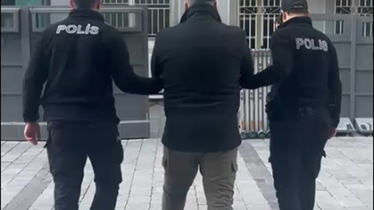İzmir’de 12 yıl hapis cezasıyla aranan şahıs yakalandı
