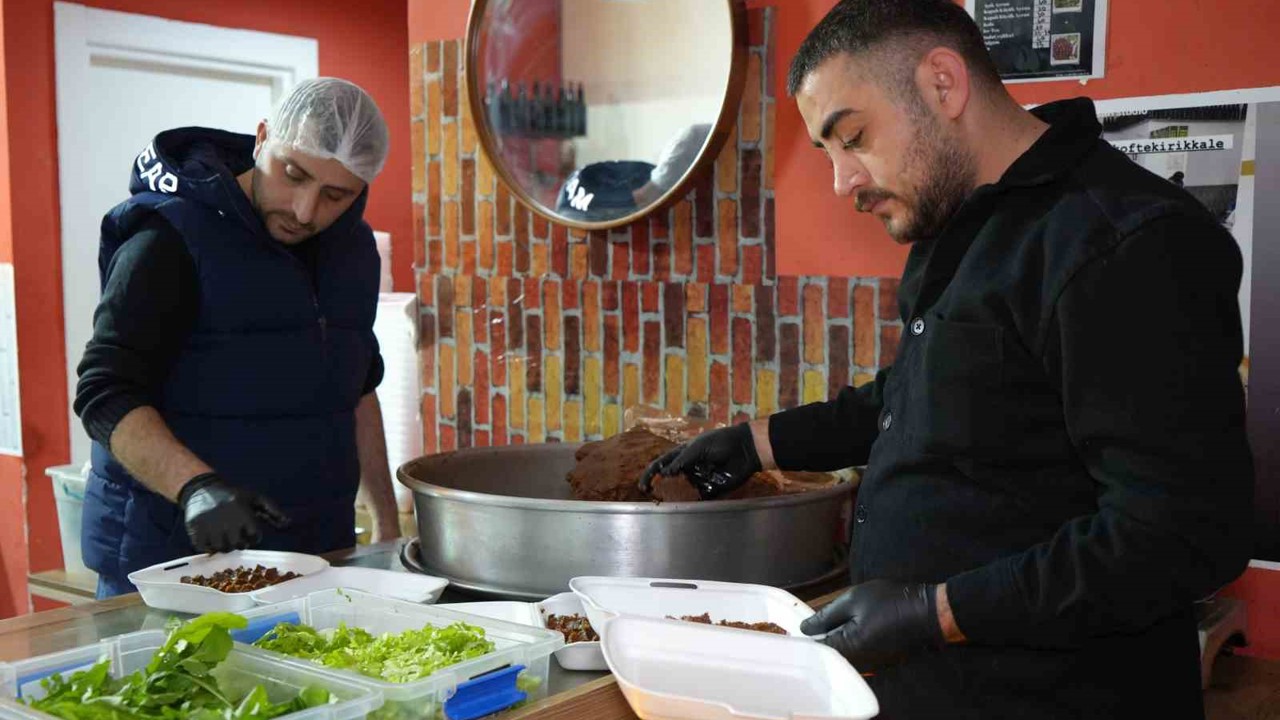 6 Şubat depremlerinde hayatları değişti: 15 saniye farkla kurtulan çiğköfteci kardeşlerin umut dolu yaşamı
