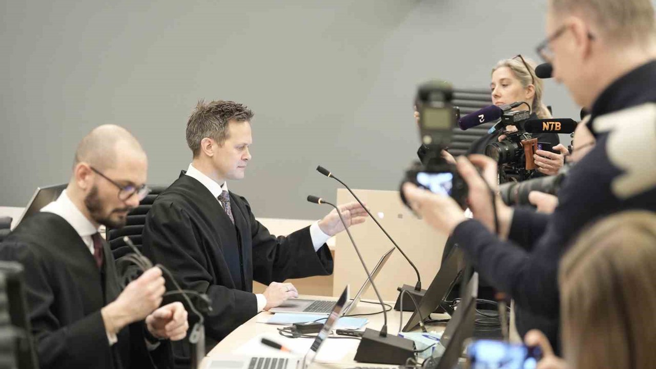 Norveç veliaht prensesinin oğlu Hoiby’in tecavüz dahil farklı suçlamalarla yargılandığı dava başladı
