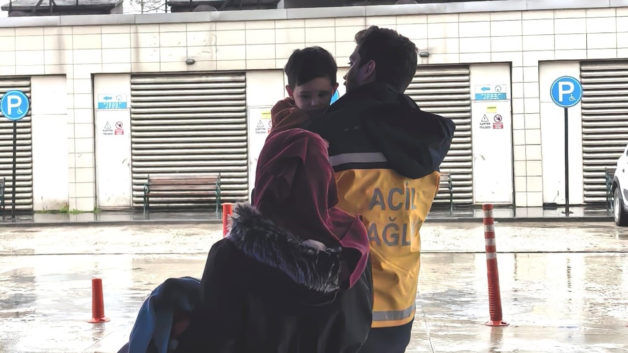 Bursa’da küçük çocuğun boğazına 50 kuruş kaçtı
