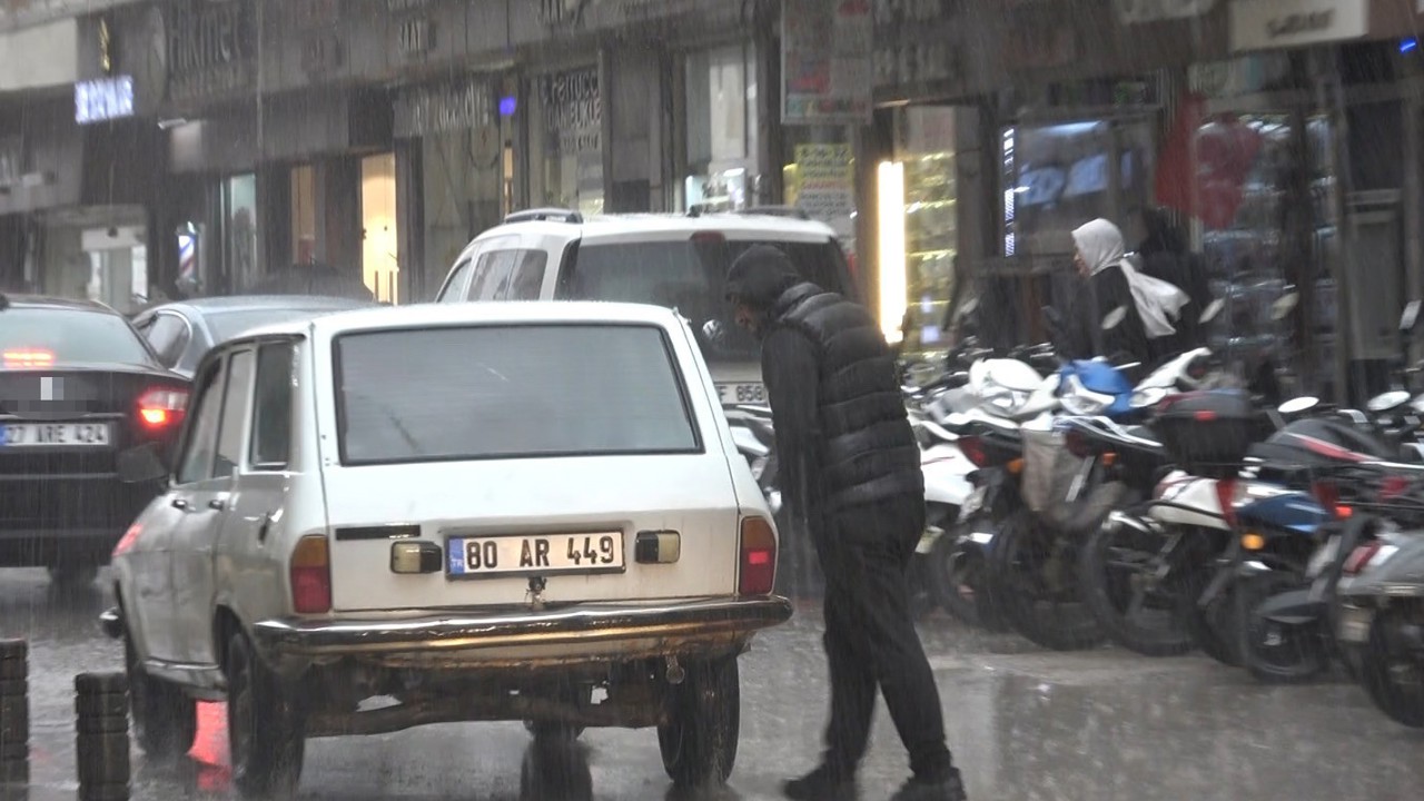 Kilis’te sağanak yağış etkili oldu
