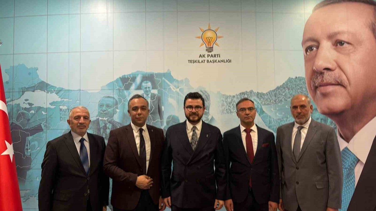 AK Parti’de 3 yeni ilçe başkanı görevi devraldı
