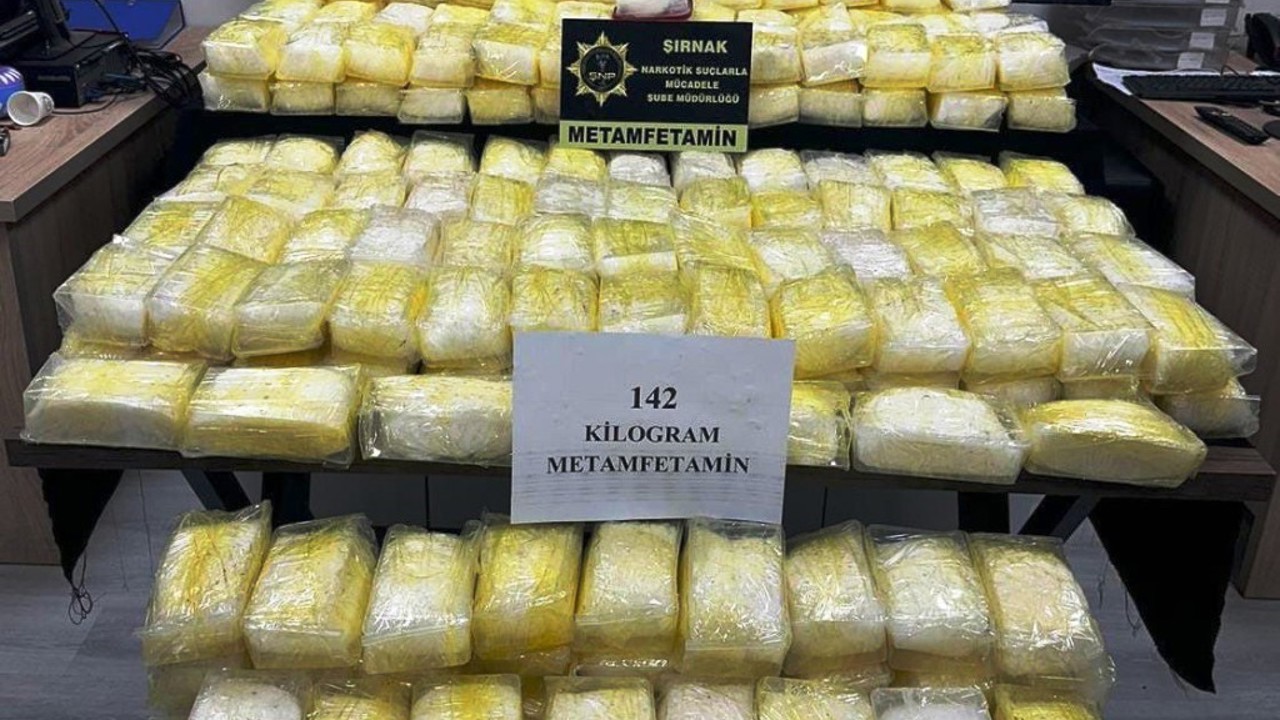 Cizre’de 142 kilo metamfetaminle yakalanan 2 zehir taciri tutuklandı
