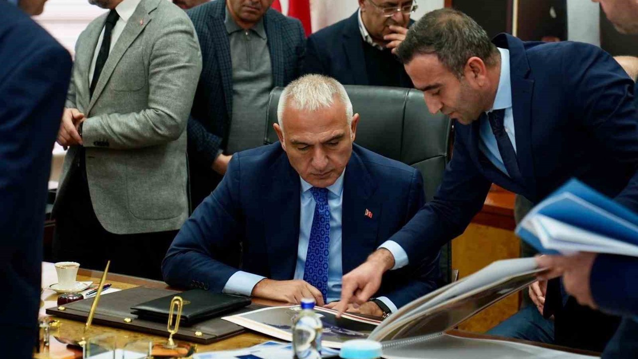 Akçadağ’ın turizm projeleri Bakan Ersoy’a sunuldu
