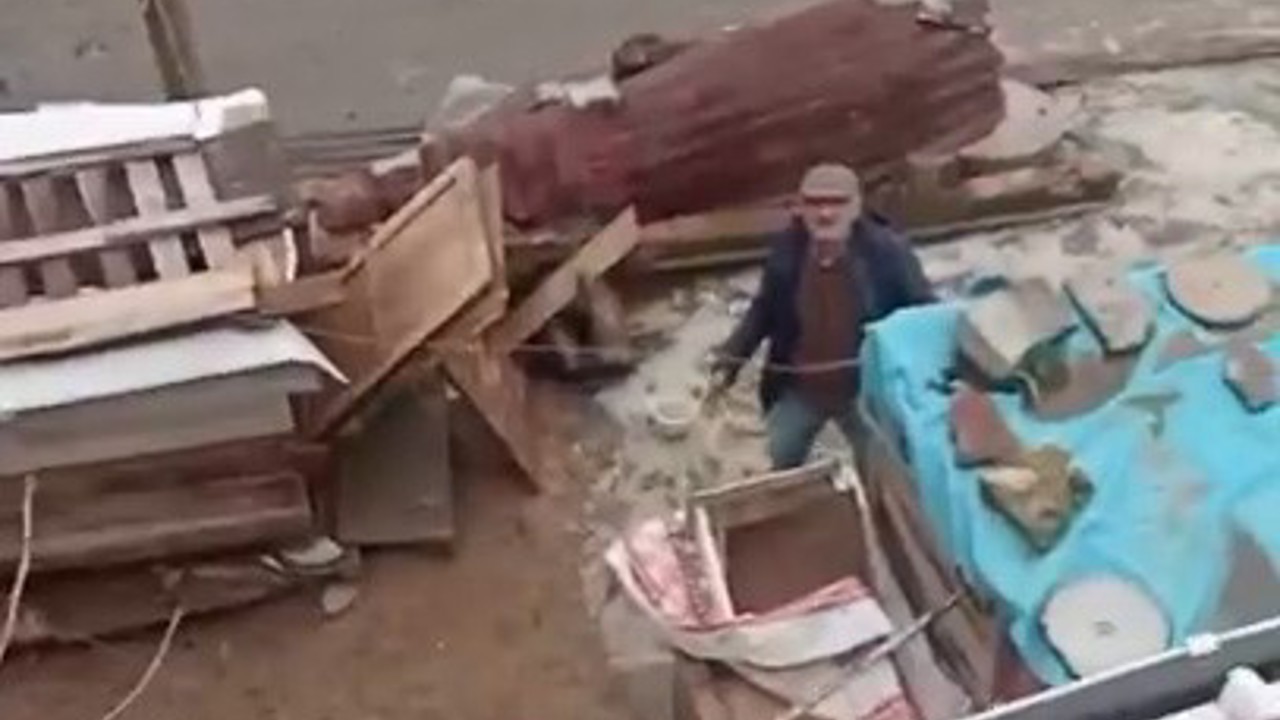 Arnavutköy’de komşuların kavgası kamerada
