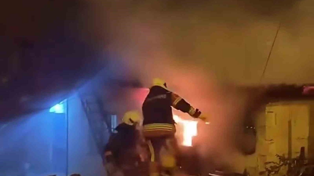 Mersin’de bir evin ambarında çıkan yangın korkuttu
