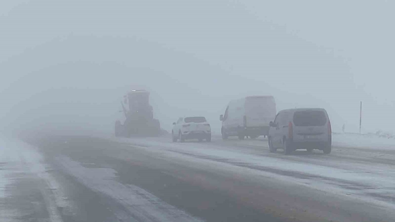 Van’da 40 yerleşim yerinin yolu kapalı
