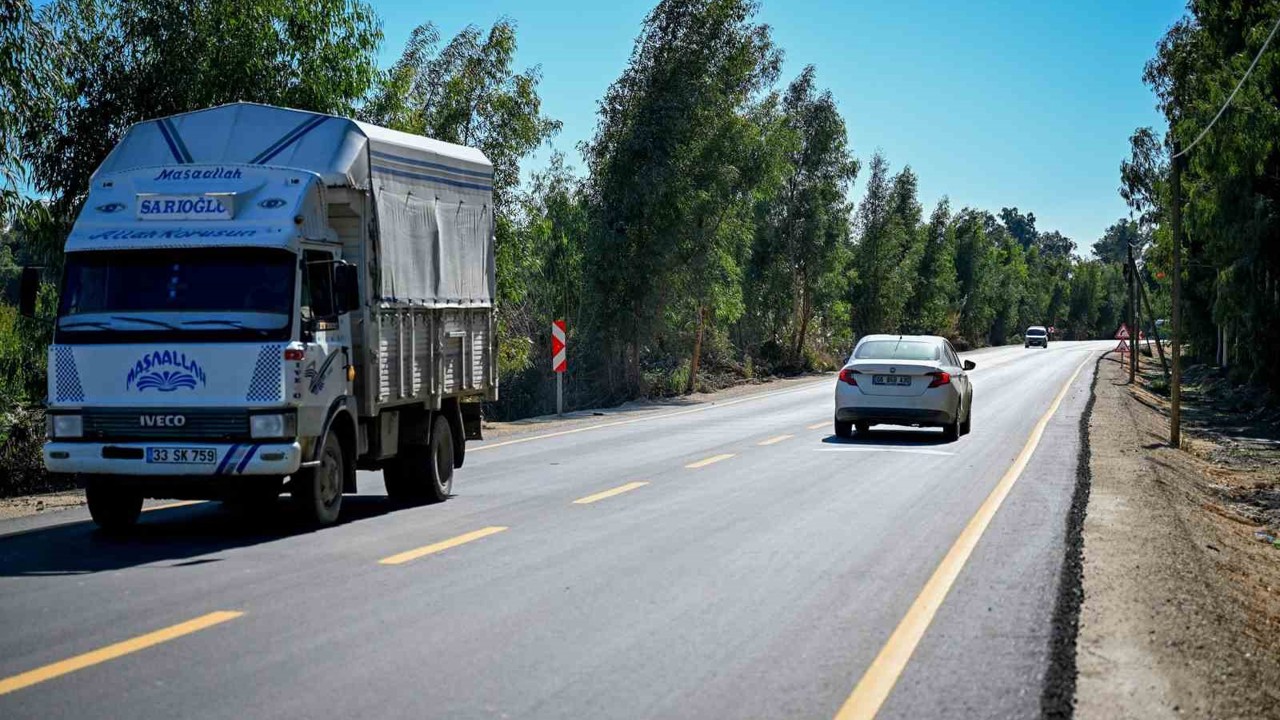 Mersin’de üreticilerin kullandığı yol yenilendi
