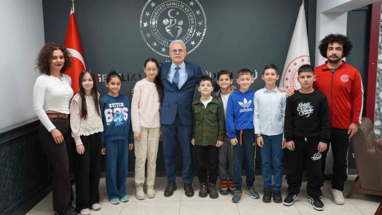 Sporcu öğrenciler il müdürü ile bir araya geldi
