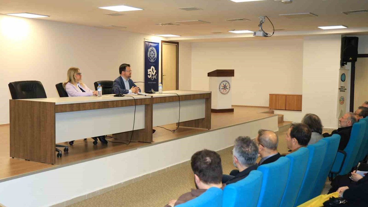 BUÜ’de "Modern dünyanın kökenleri" konuşuldu
