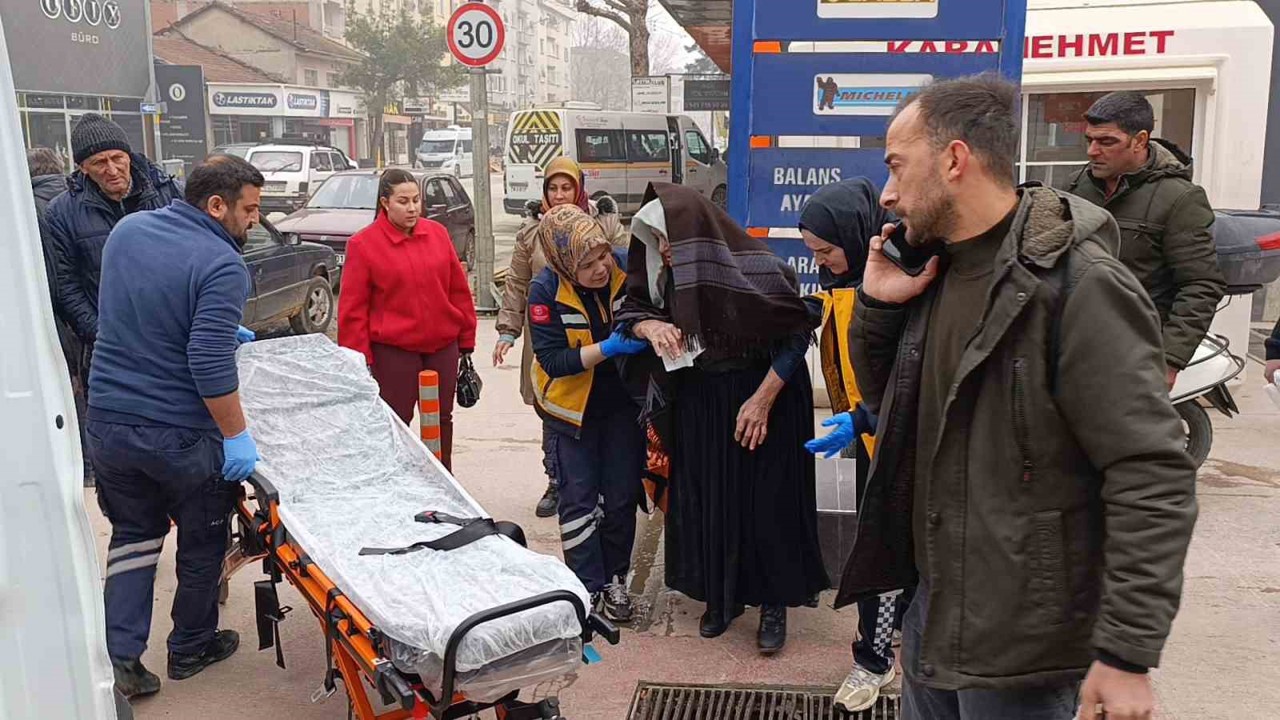 PTT Kargo minibüsünün çarptığı yaşlı kadın yaralandı
