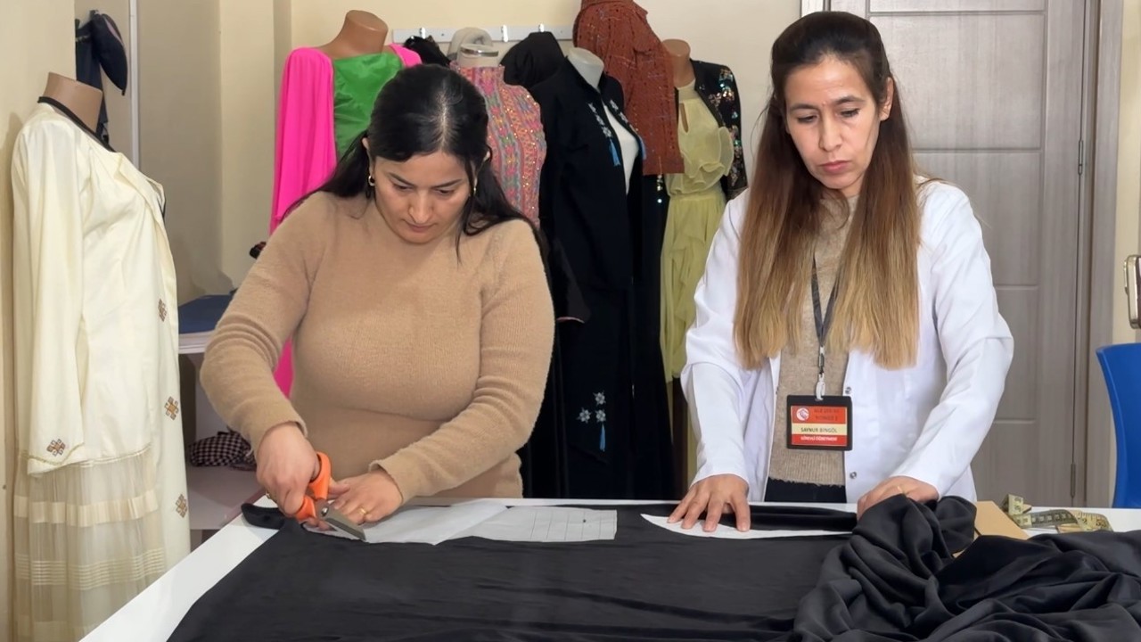 Yüksekovalı kadınlar hem meslek öğreniyor hem geleceğe hazırlanıyor
