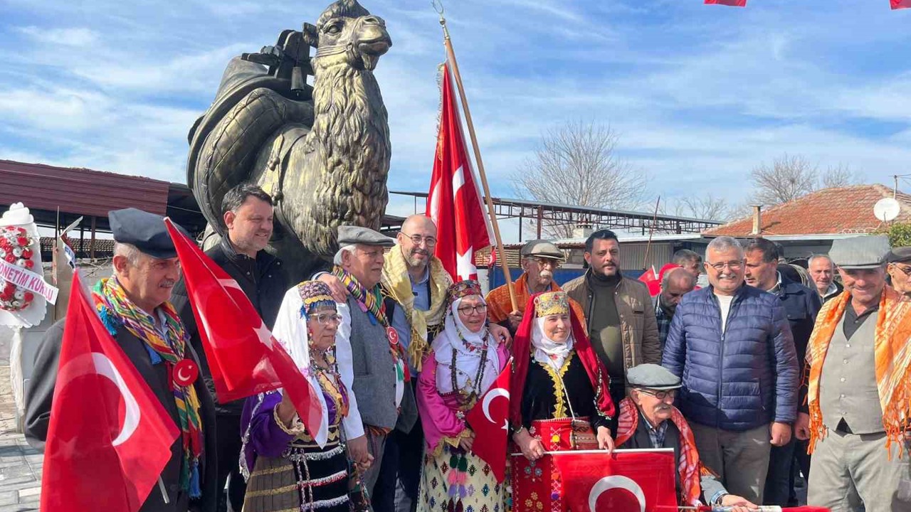 Başkan Zencirci’den devesiyle ünlü Turanlar’a deve heykeli
