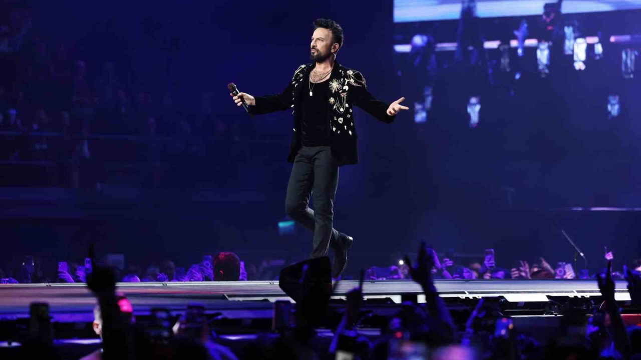 Tarkan’ı 9 gündür süren konser serisinde yaklaşık 50 bin kişi dinledi
