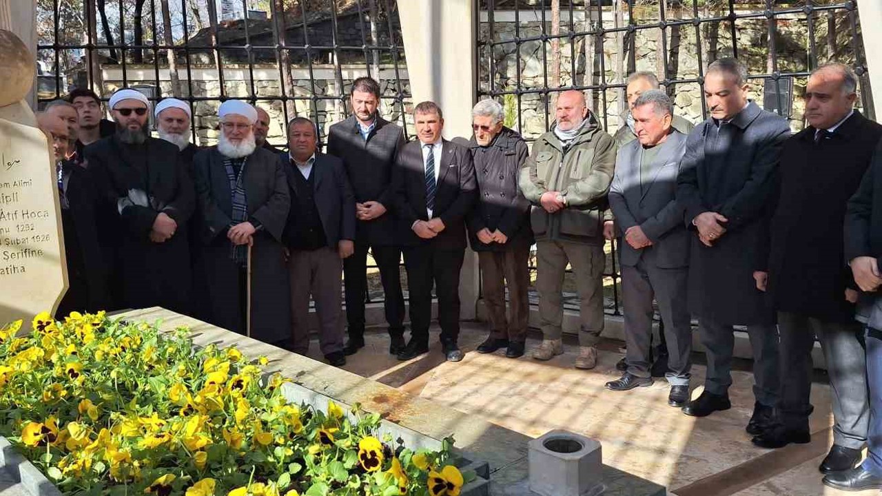 İskilipli Atıf Hoca kabri başında dualarla anıldı
