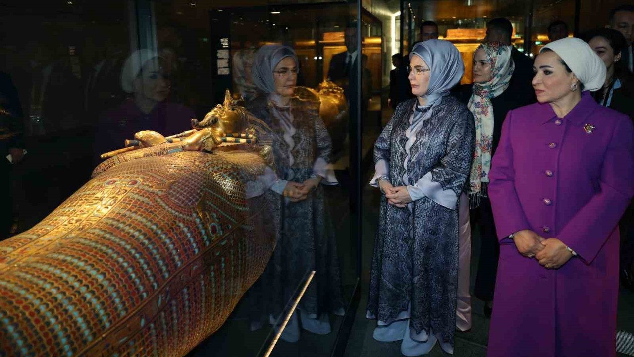 Emine Erdoğan, Mısır Cumhurbaşkanı es-Sisi’nin eşi Entissar Amer ile bir araya geldi
