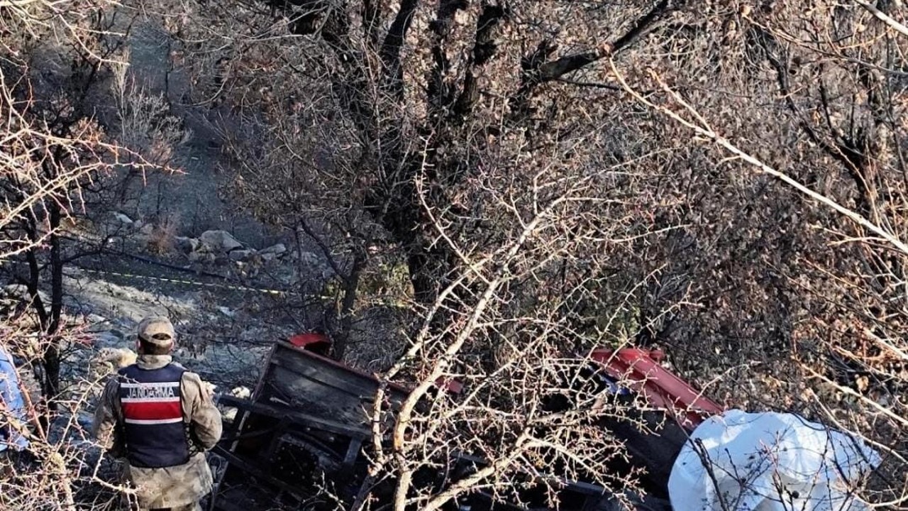 Elazığ’da patpat motoru uçurumu yuvarlandı: 1 ölü 1 yaralı
