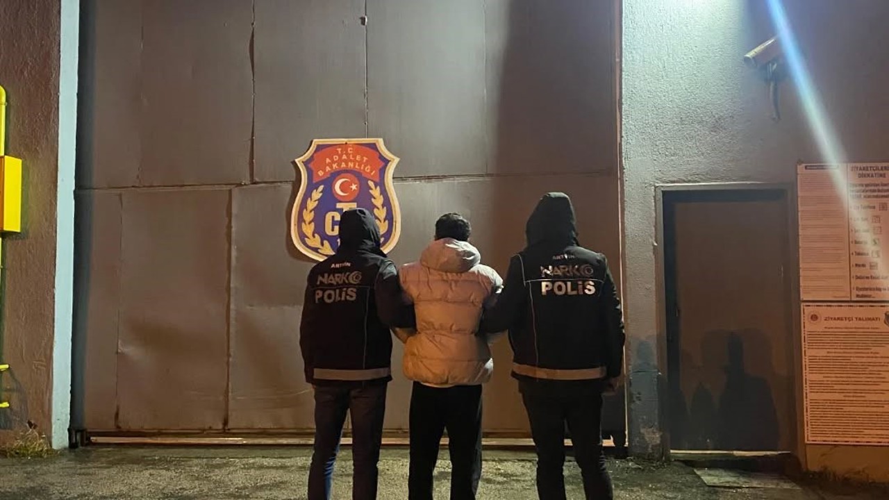 Sarp Sınır Kapısı’nda 1 milyon TL değerinde kokain ele geçirildi
