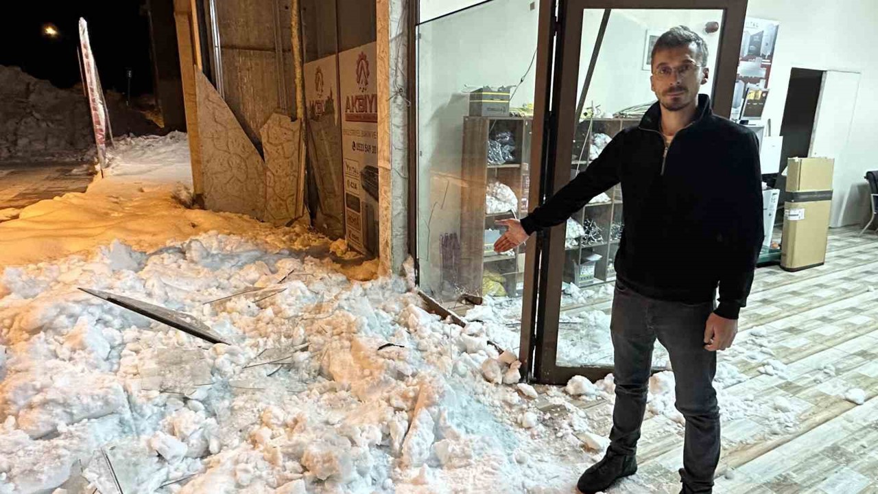 Çatıda biriken kar dehşeti: İş yeri sahibi ölümden döndü
