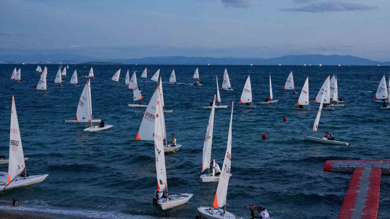 Yelkenliler Didim’de yarışmaya başladı
