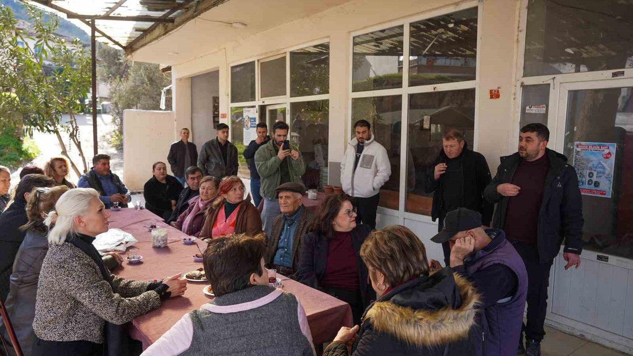 Başkan Subaşı, yangın sonrasında yeniden inşa edilen evin sakinleriyle bir araya geldi.
