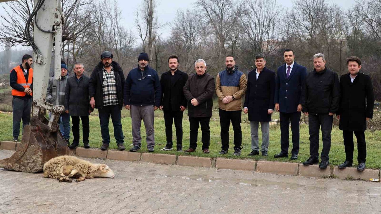 Söğüt’te alt yapı çalışmalarında ilk kazma vuruldu
