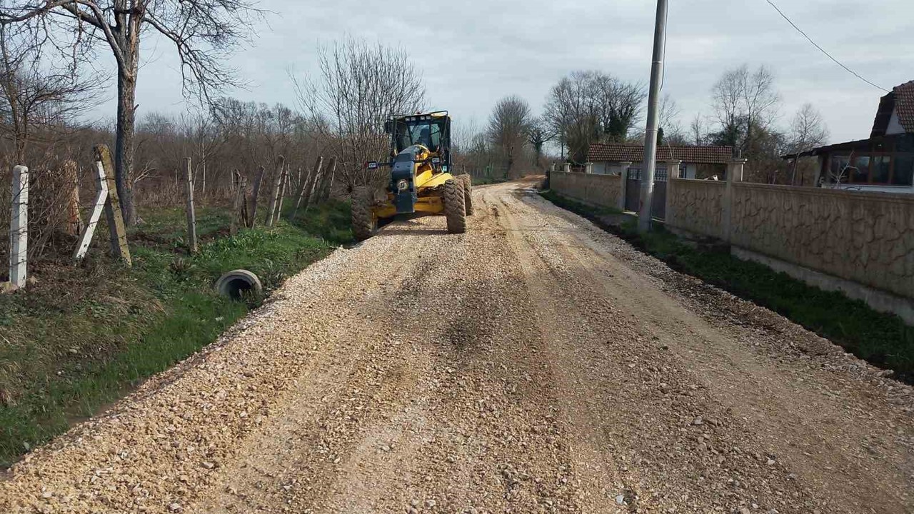 Yollarda çalışmalar sürüyor
