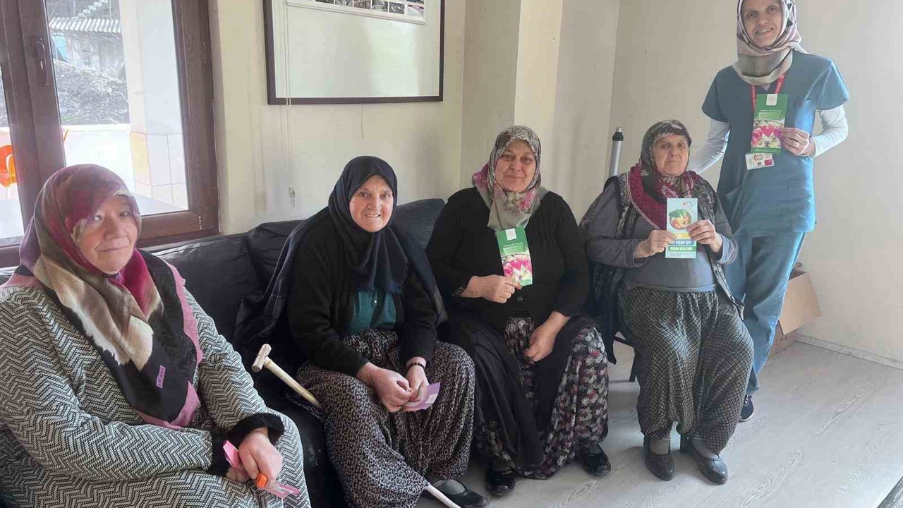 Hem Kur’an okumayı öğreniyorlar hem de sağlık bilgisi alıyorlar
