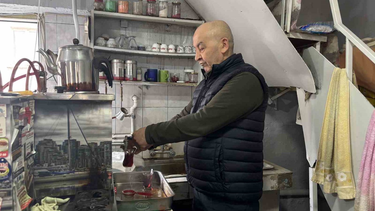 Bu kıraathanede çay 5 lira
