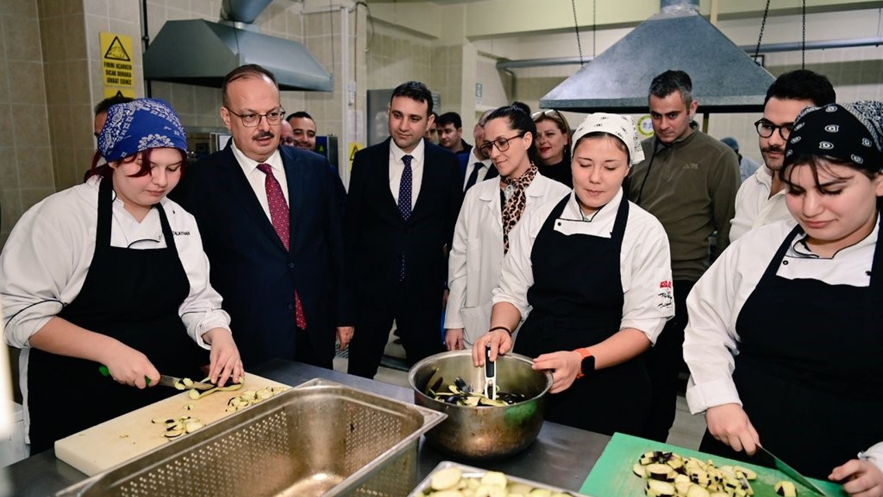 Vali Canbolat’tan mesleki eğitime yakın takip
