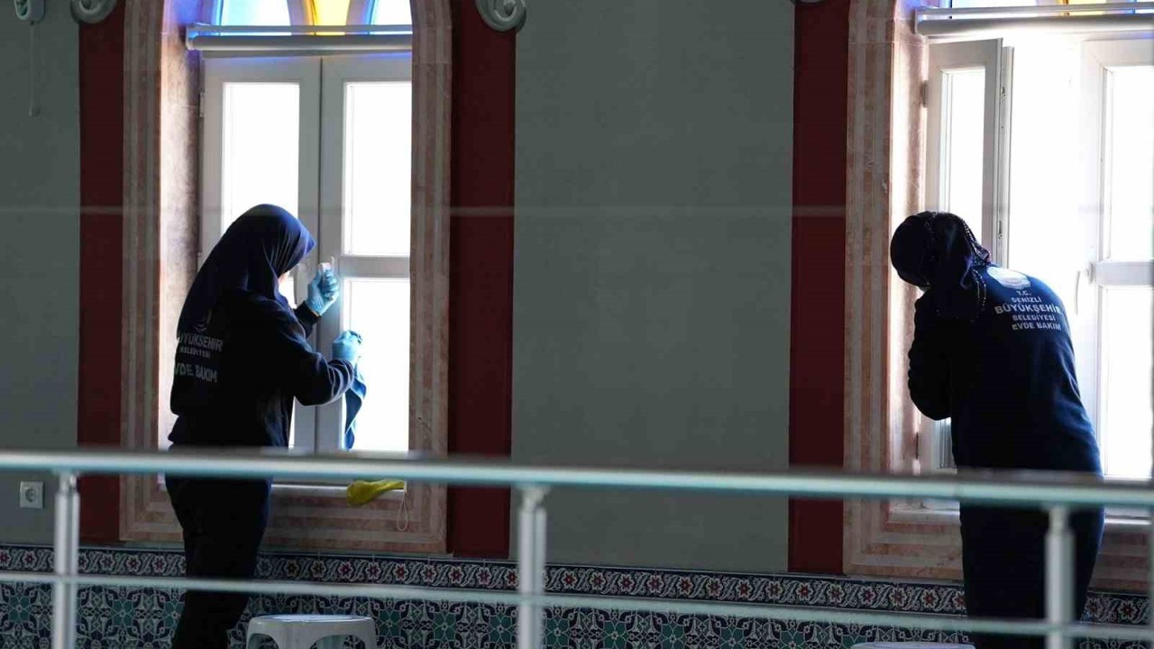 Denizli Büyükşehir Belediyesi Ramazan ayı öncesi camilerde temizlik seferberliği başlattı
