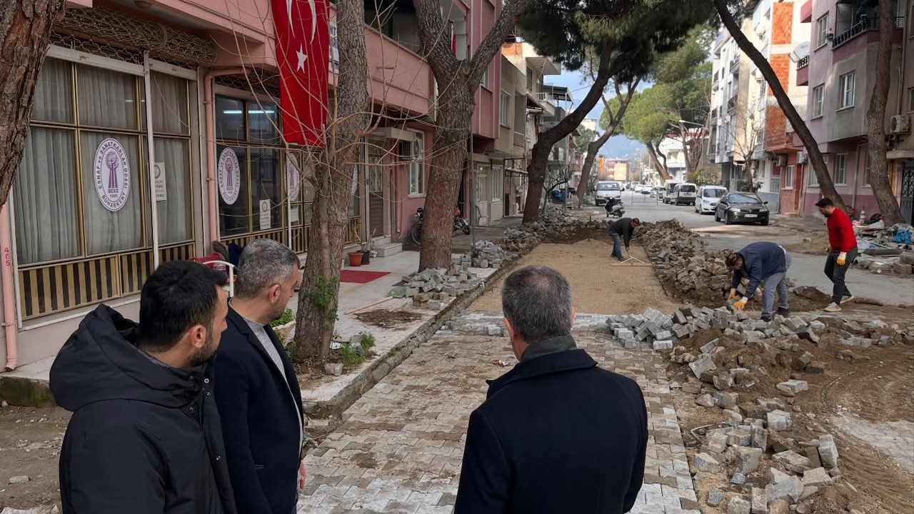 Buharkent’te bozulan yollar yenileniyor
