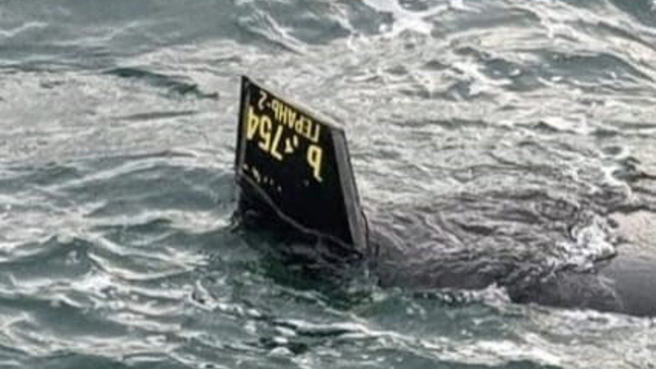 Arnavutköy Karaburun açıklarında balıkçılar denizde insansız hava aracı olduğu düşünülen bir cisim bulundu. Balıkçıların ihbarı üzerine bölgeye sahil güvenlik ekipleri sevk edildi. Ekiplerin incelemesi devam ediyor.
