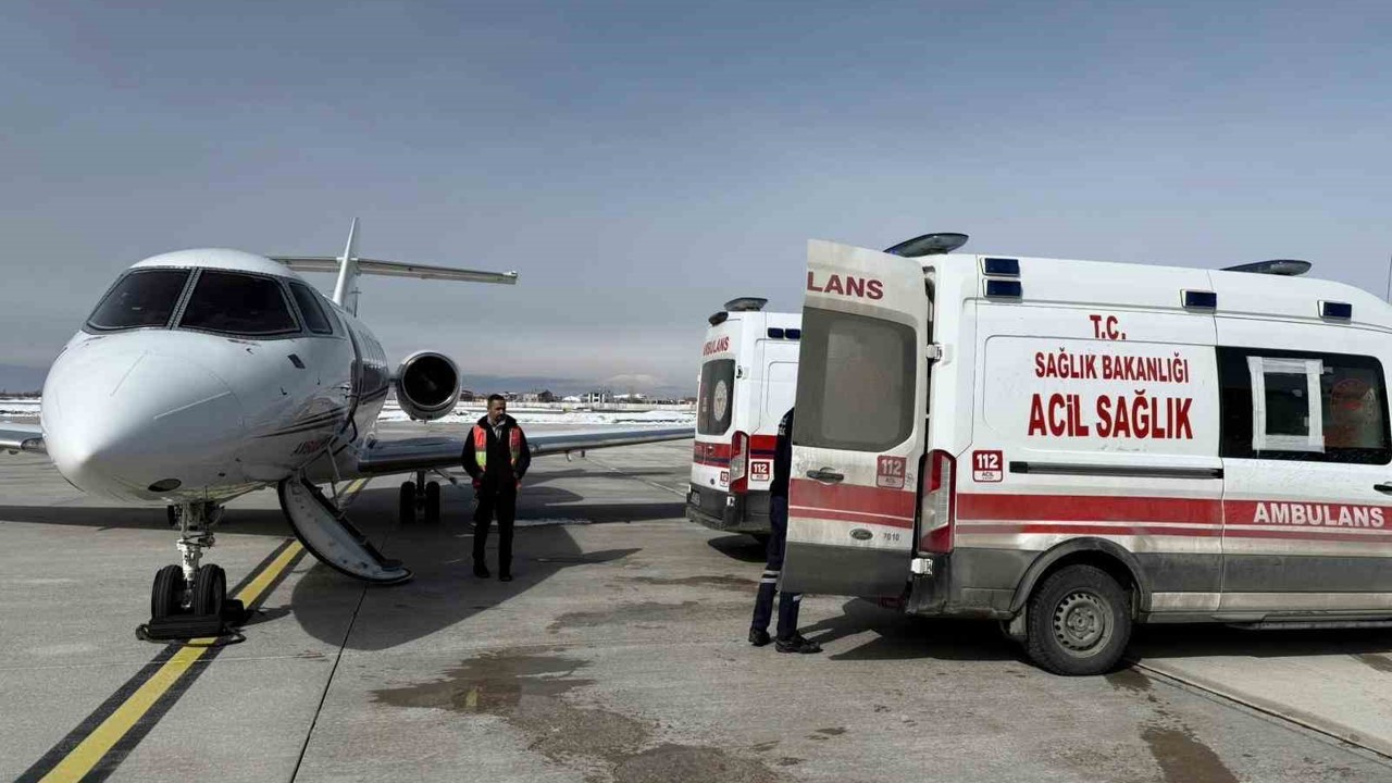 Hasta 2 bebek ambulans uçakla İstanbul’a sevk edildi
