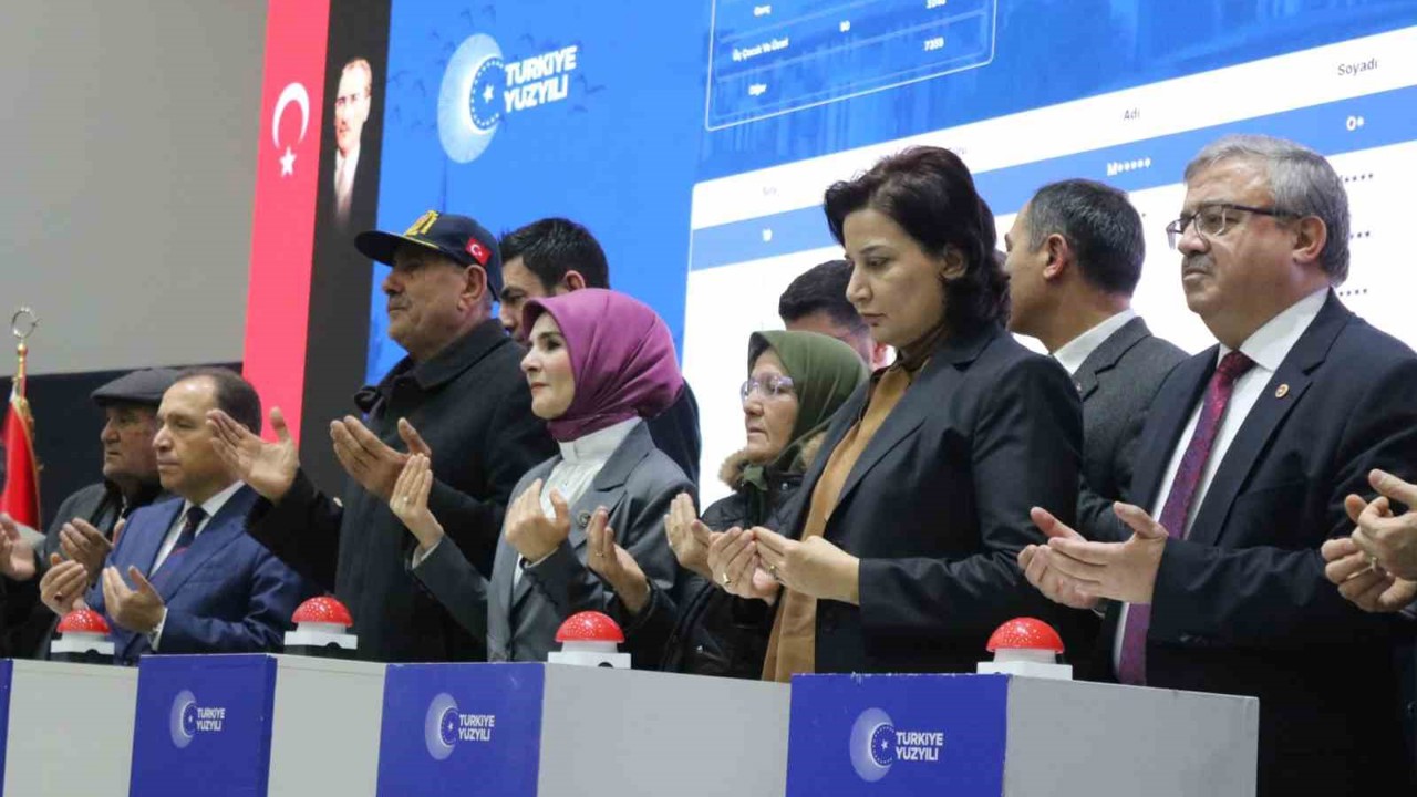 Bakan Göktaş: "Vatandaşlarımızın ev sahibi olma hayalini  "Yüzyılın Konut Projesi" ile gerçek kılıyoruz"
