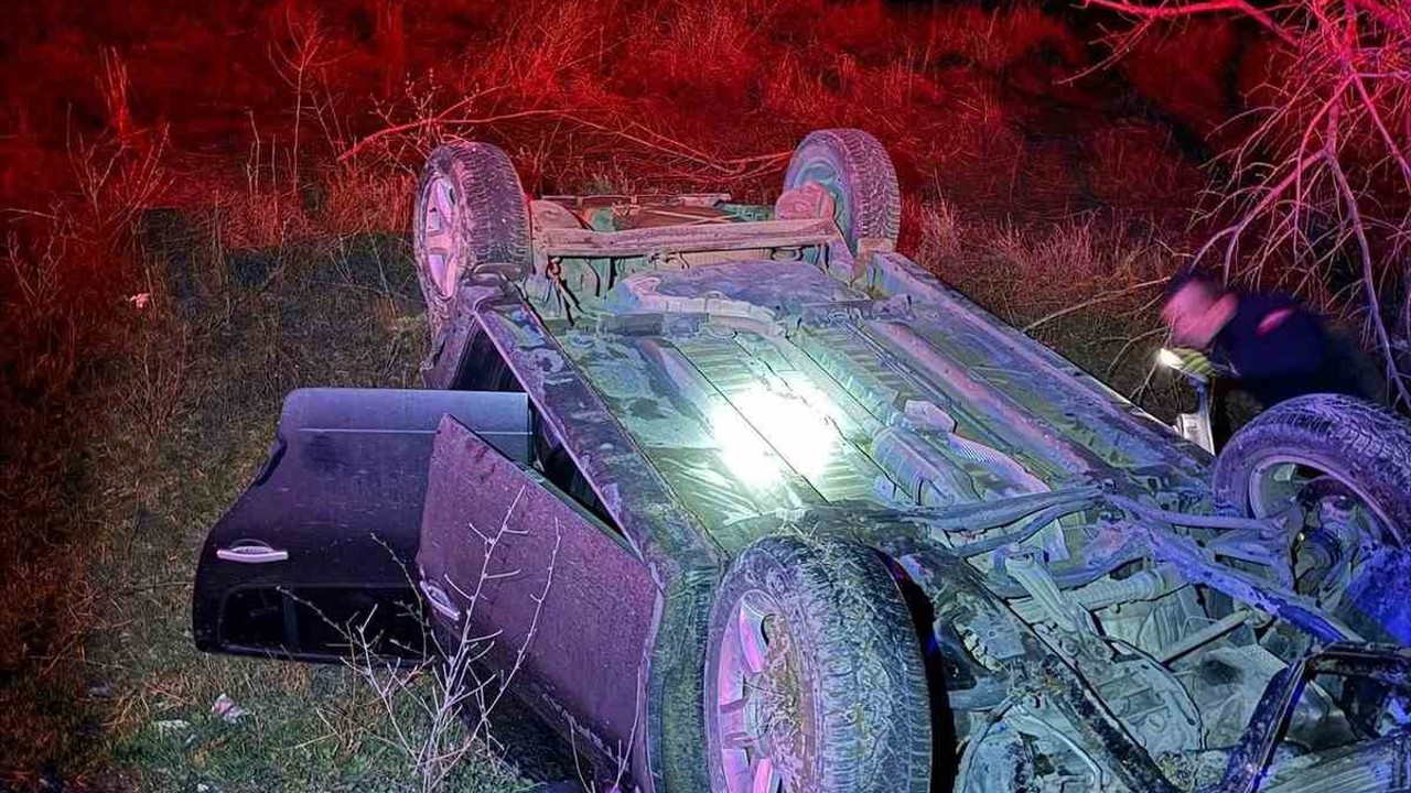 Bucak’ta otomobil takla attı: 2 yaralı
