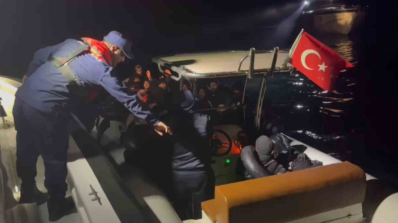 İHA tespit etti, Sahil Güvenlik yakaladı: 39 göçmen, 1 organizatör, 1 firari

