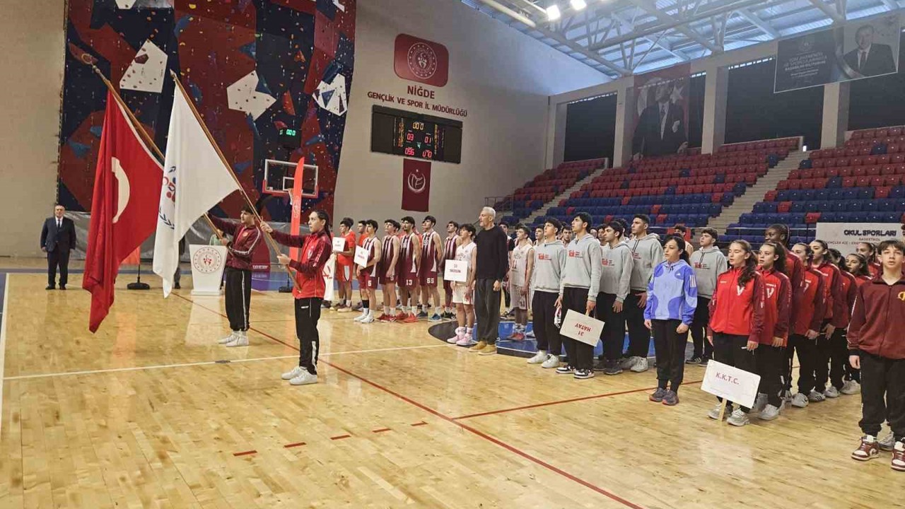 Okul Sporları Basketbol Gençler A Yarı Final Müsabakaları açılış seremonisi yapıldı
