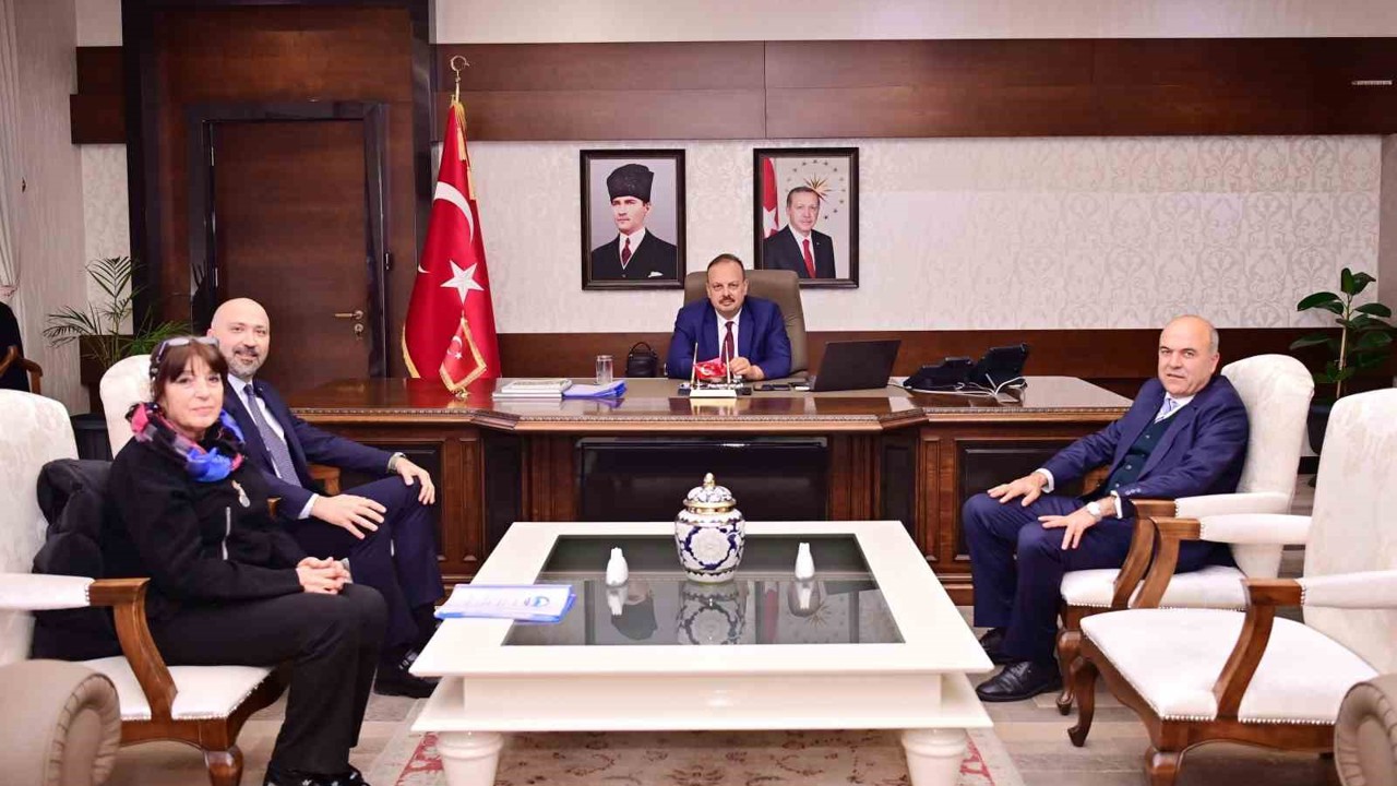 Başkan Arıkan tarihi yapılar için Vali Canbolat ile görüştü
