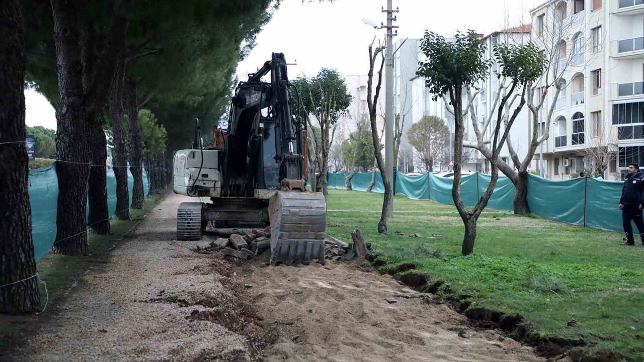 Menteşe Atatürk Bulvarında yürüyüş ve bisiklet yolları yenileniyor
