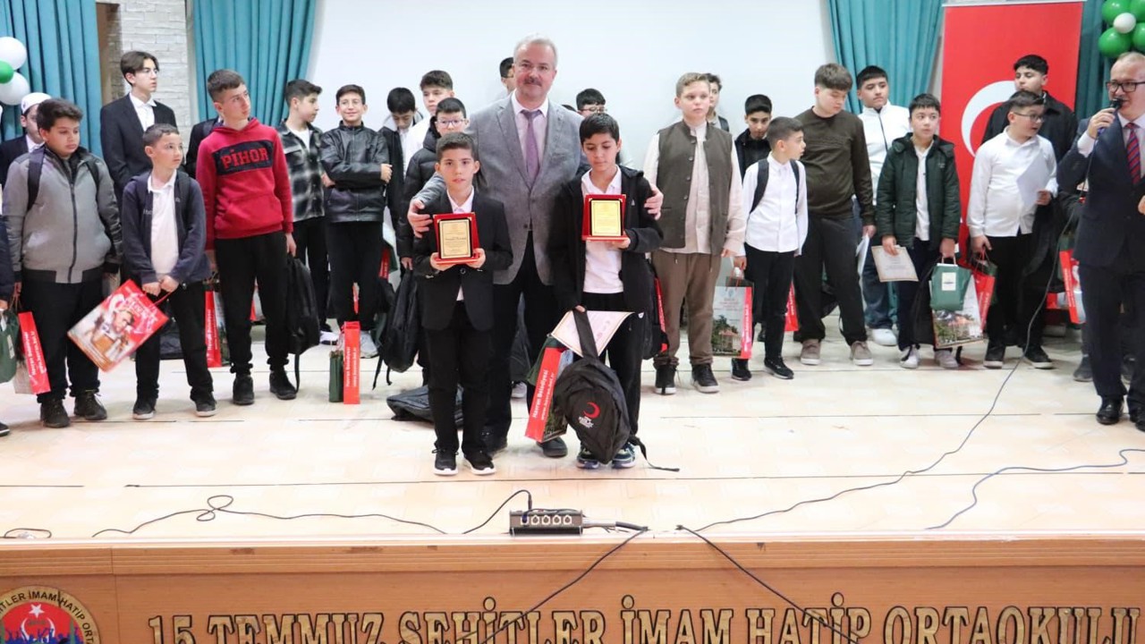 İstiklal Marşı’nı Güzel Okuma Yarışmasında Elif Filiz il birincisi
