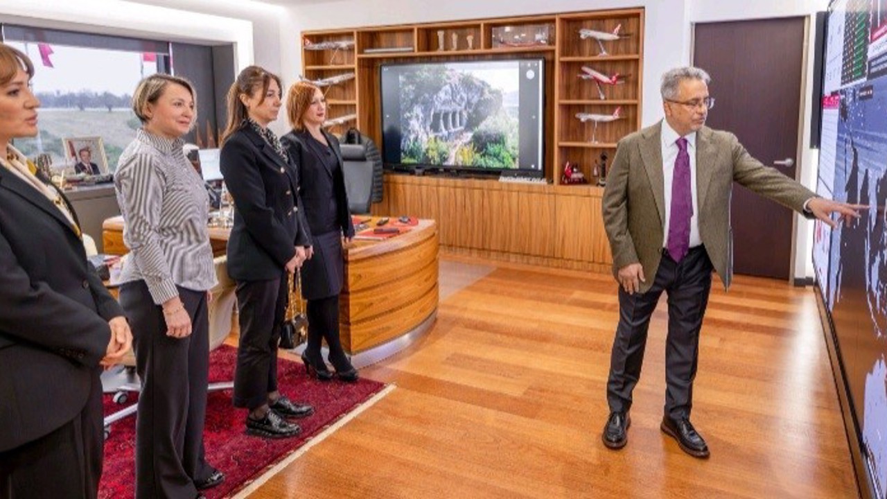 THY İcra Komitesi Başkanı Bolat, yeni seçilen kabin memurları derneği yönetimini ağırladı
