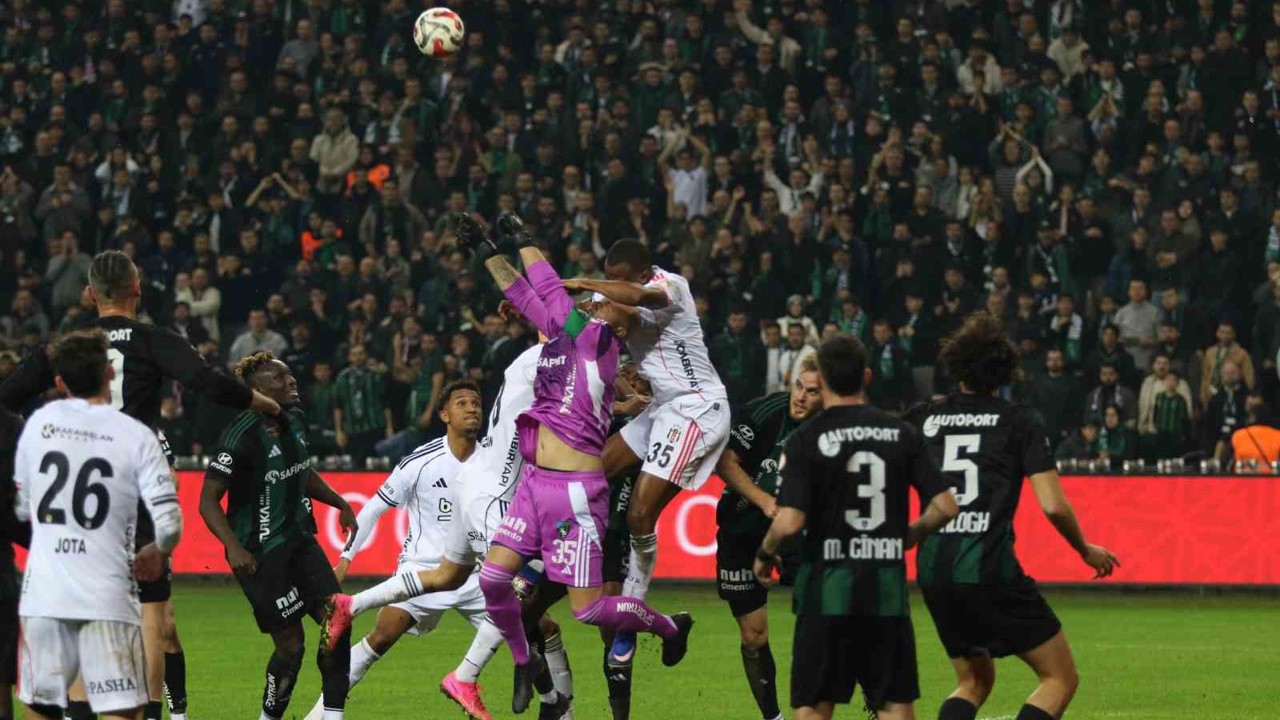 Ziraat Türkiye Kupası: Kocaelispor: 1 - Beşiktaş: 0 (İlk yarı)
