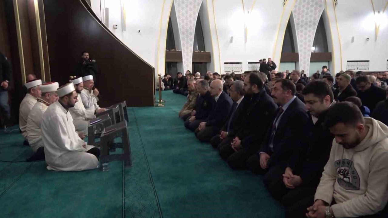 Adıyaman’da 6 Şubat depremlerinde hayatını kaybedenler için mevlit okutuldu
