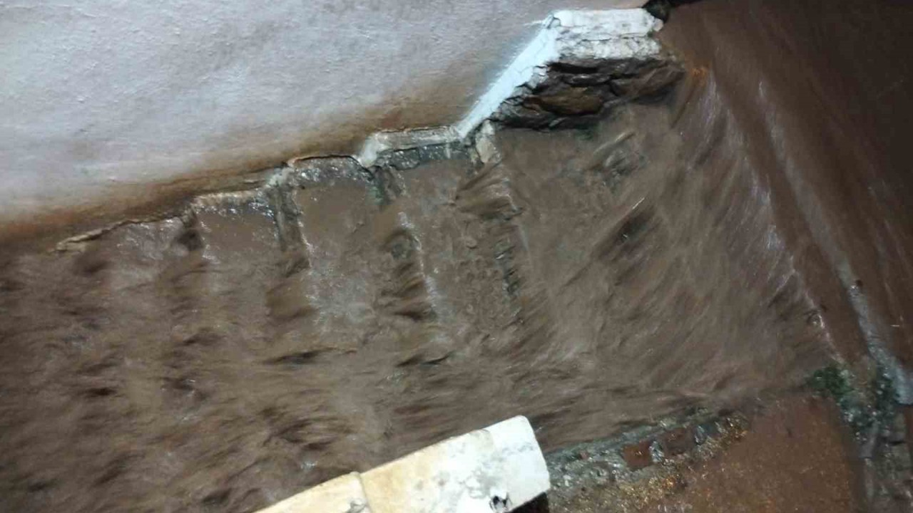 Marmaris’te sağanak etkili oldu, su baskınları meydana geldi
