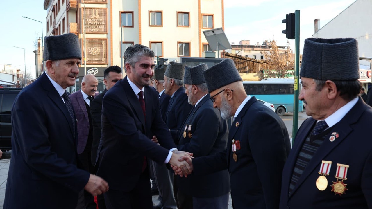 Tarıkdaroğlu  şehit yakınları ve gazilerle bir araya geldi
