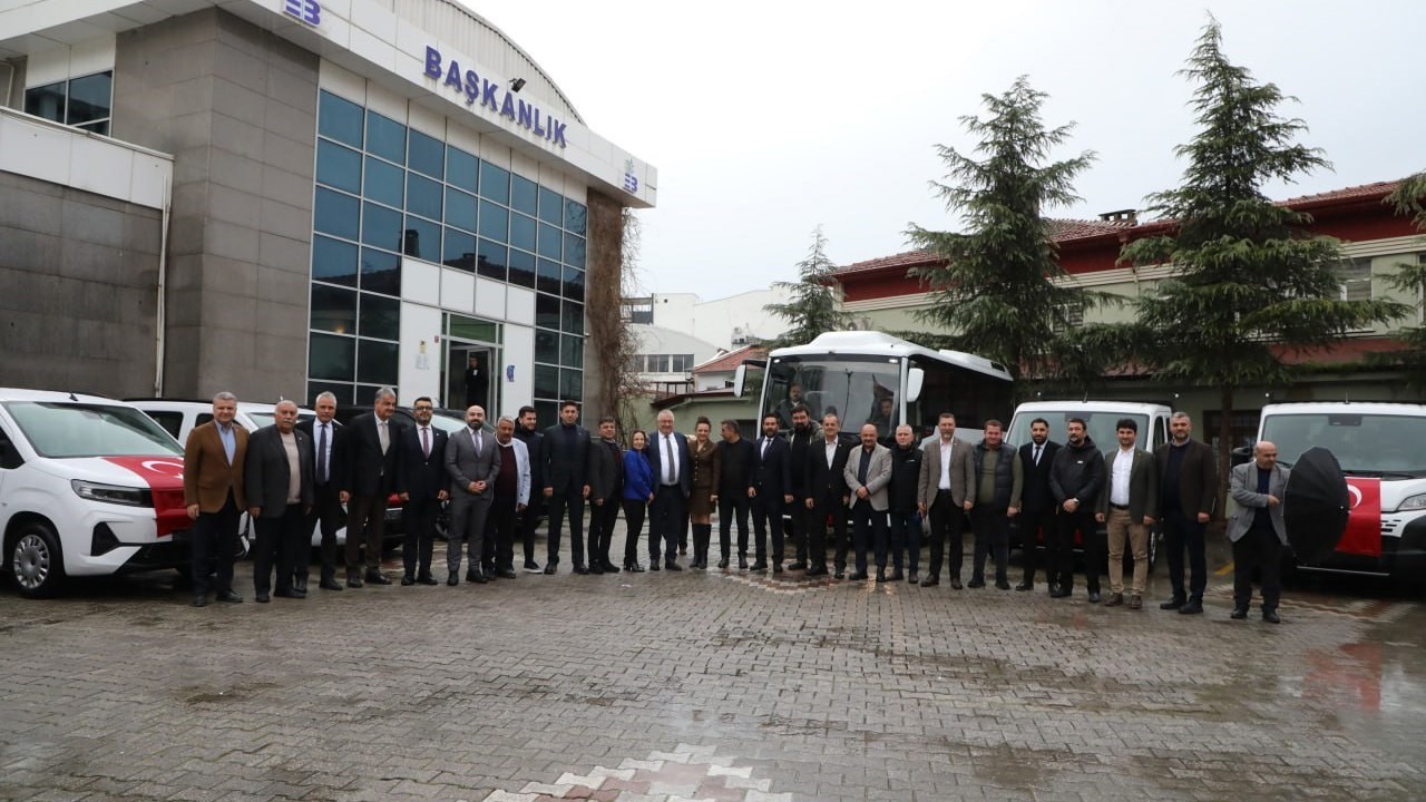 Edremit Belediyesi 8 yeni aracı hizmete sundu
