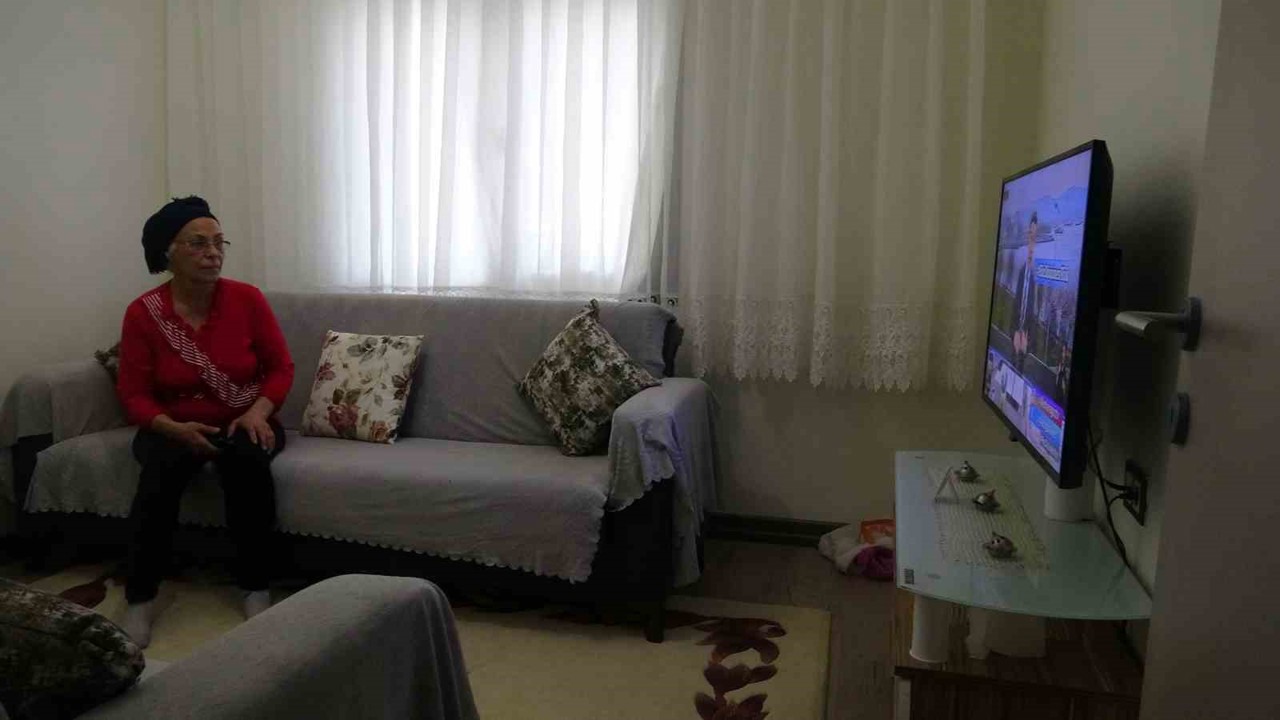 Depremin acı günlerini hatırlamak istemeyen kadından Cumhurbaşkanı Erdoğan’a teşekkür
