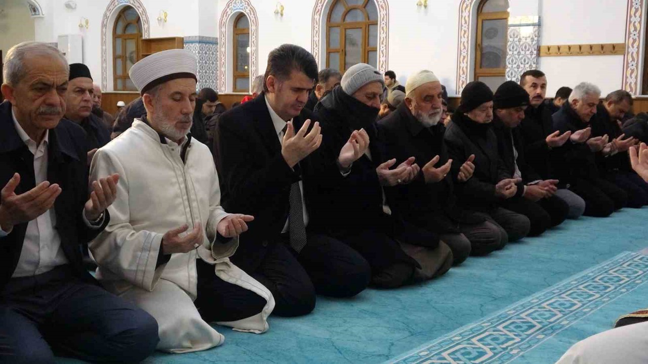 Depremlerin 3’üncü yılında Kilis’te hayatını kaybedenler için dua edildi
