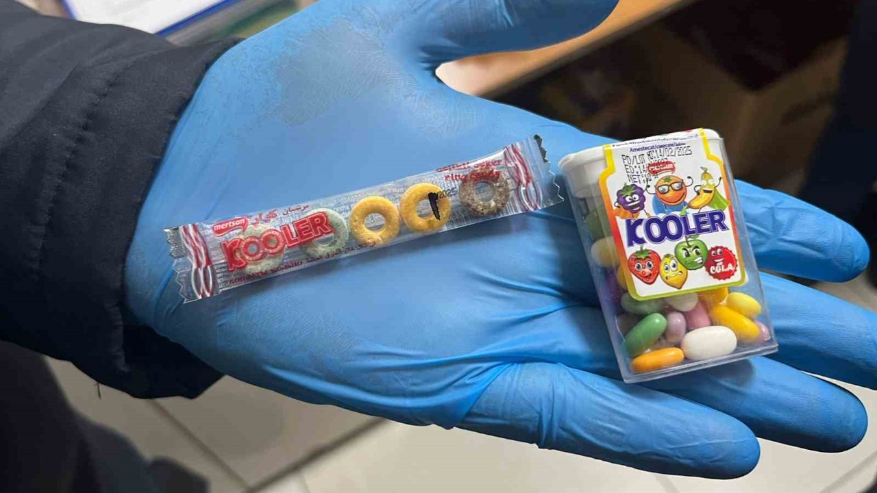 Okul kantini denetleyen zabıta son kullanama tarihi geçmiş ürünlere el koydu
